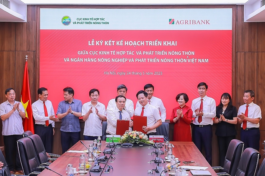 Agribank và Cục Kinh tế hợp tác và Phát triển nông thôn kí kết thỏa thuận hợp tác.