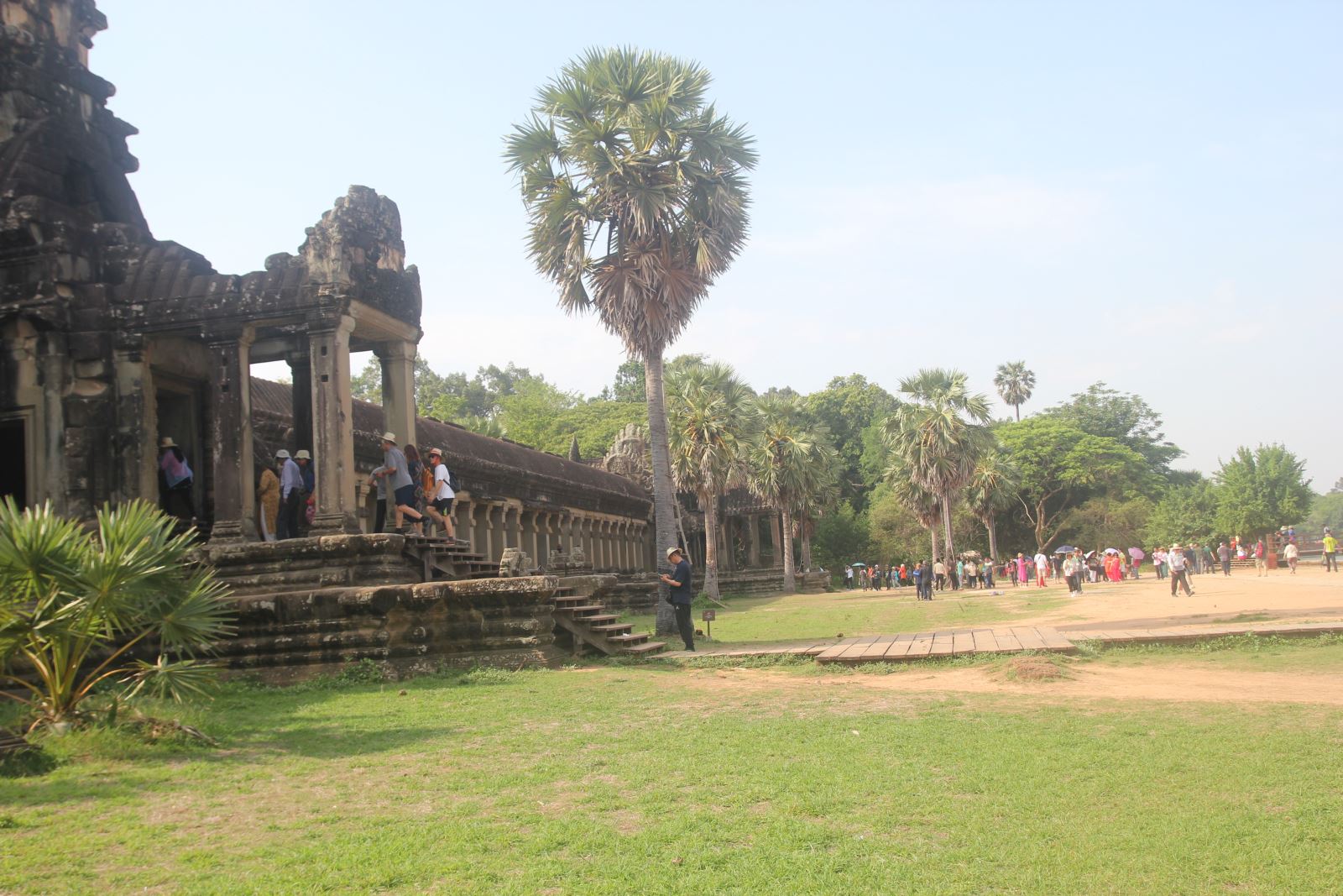 suc hut huyen bi tu nhung den dai co tai siem riep campuchia