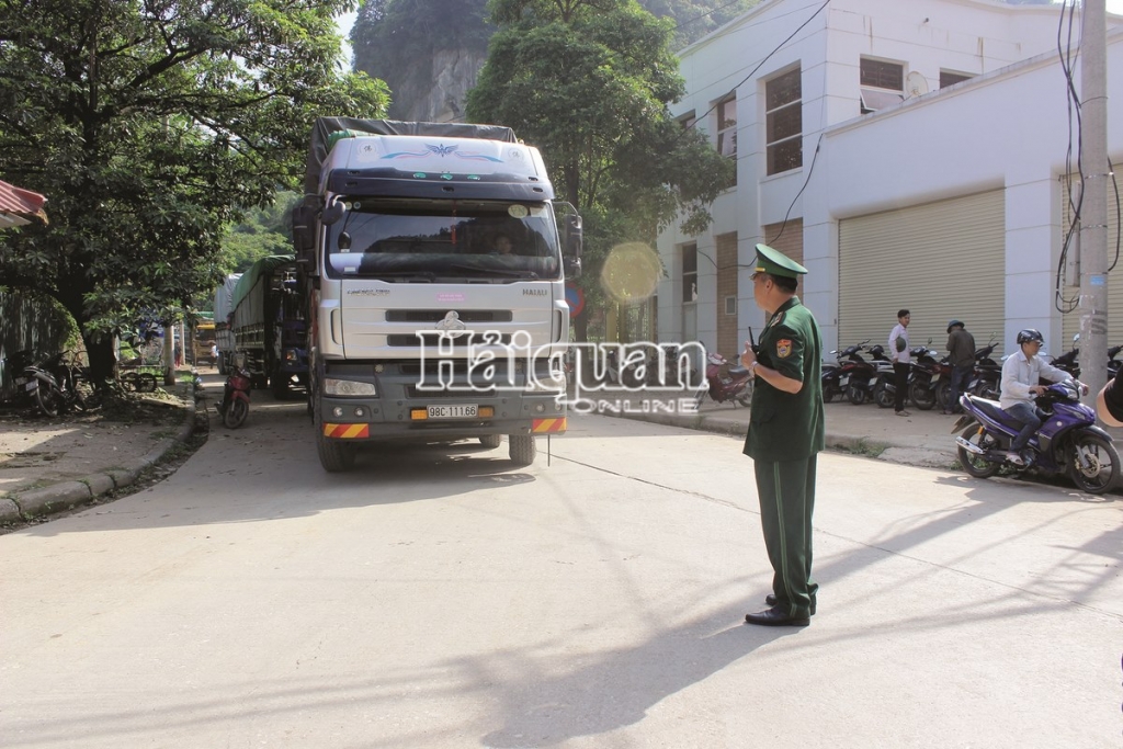 vai thieu tap nap xuat khau qua cua khau tan thanh