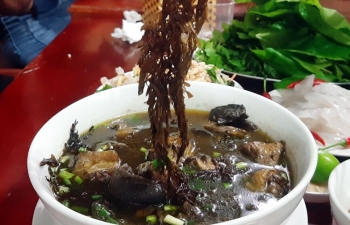 Mát, bổ canh hải sâm nấu rong biển