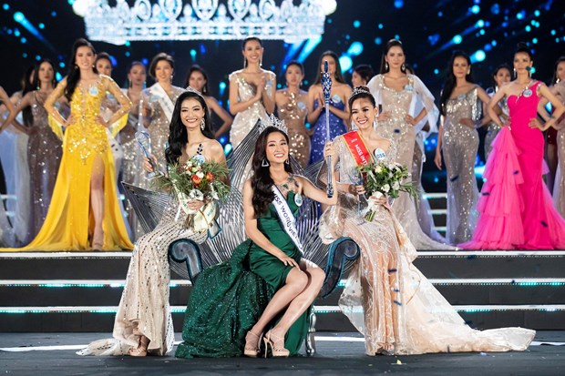 luong thuy linh dang quang miss world viet nam nho ung xu tu tin