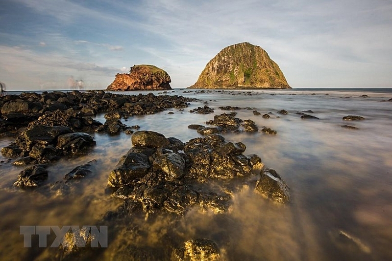 den hon yen cua phu yen de ngam san ho bien tuyet dep