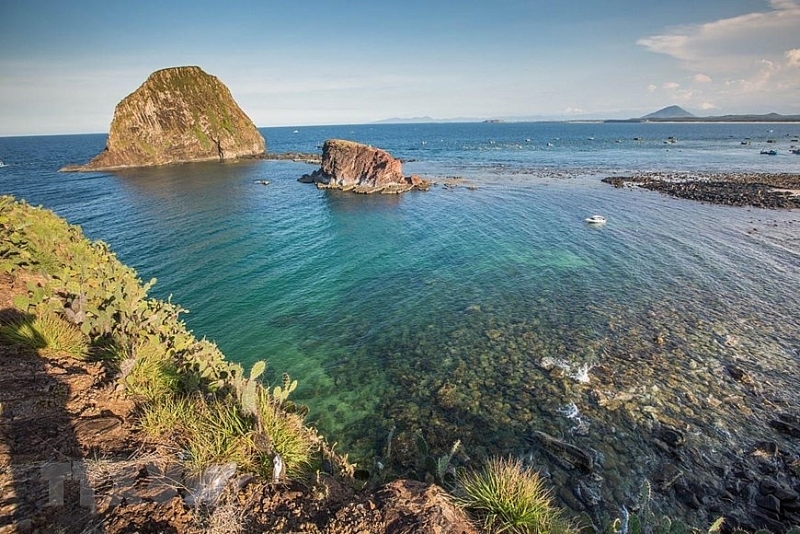 den hon yen cua phu yen de ngam san ho bien tuyet dep