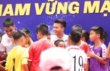 van quyet xin tang chuc vo dich v league cho nguoi ham mo ha noi fc