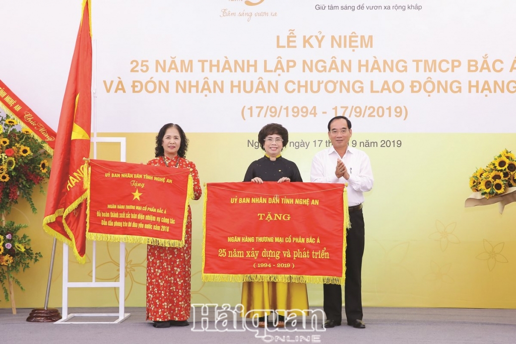 bac a bank ky niem 25 nam thanh lap va don nhan huan chuong lao dong hang ba