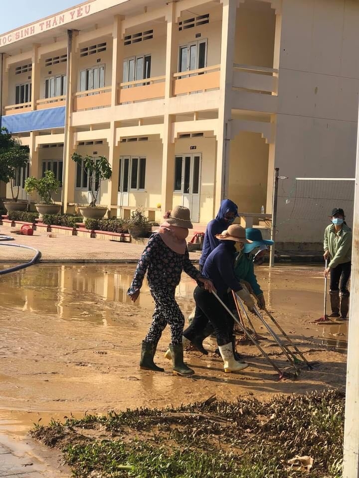 Nước mắt và nụ cười trên vùng rốn lũ Quảng Bình