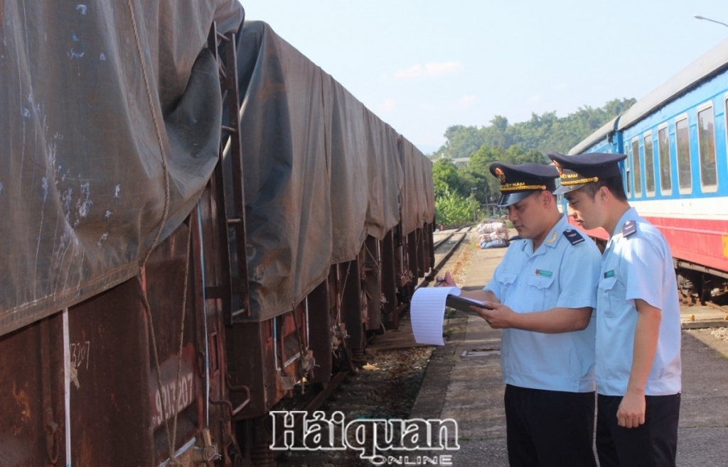 Hải quan Lào Cai:  Căng mình thu ngân sách những ngày cuối năm