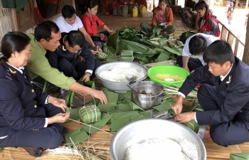 Hải quan Cà Roòng tổ chức chương trình “Tết cùng dân-Xuân cùng biên giới”