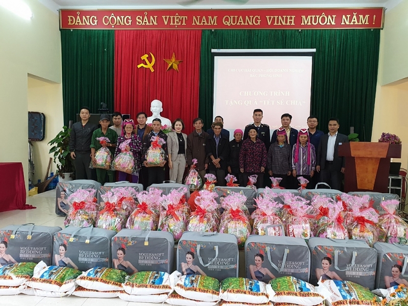 thanh nien hai quan quang ninh voi chuong trinh tet chia se