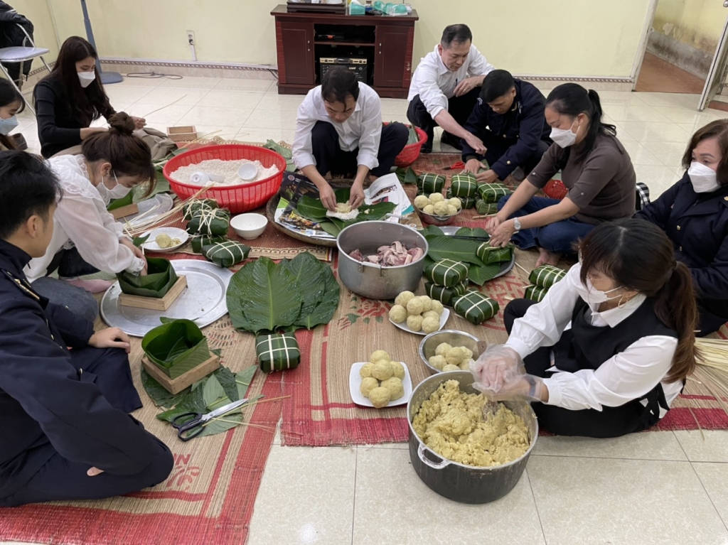 Tết sớm ở Hải quan Vạn Gia