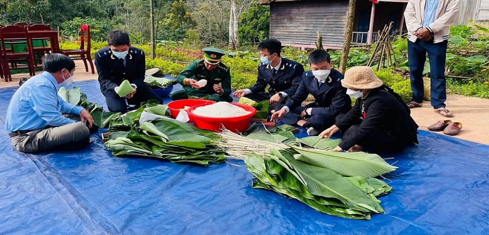 “Tết Biên cương - ấm lòng dân bản” trên miền biên giới cửa khẩu Cà Roòng