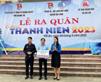 Thanh niên Hải quan Quảng Trị bàn giao công trình 