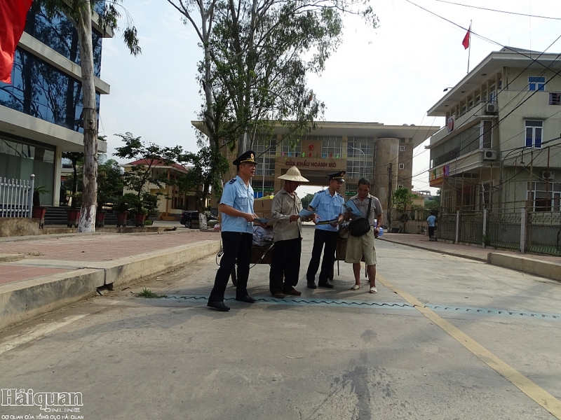 hai quan hoanh mo phat gan 300 to roi tuyen truyen pho bien phap luat