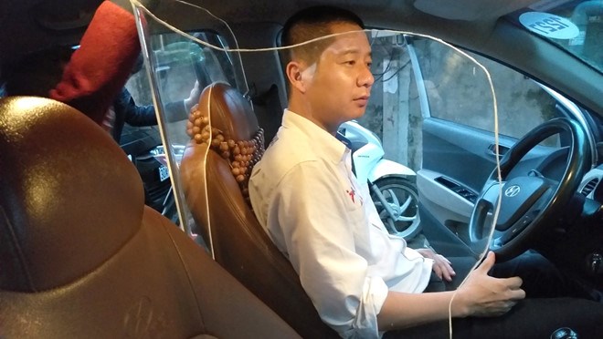 taxi lap vach ngan bao ve an toan hay giam kha nang thoat hiem