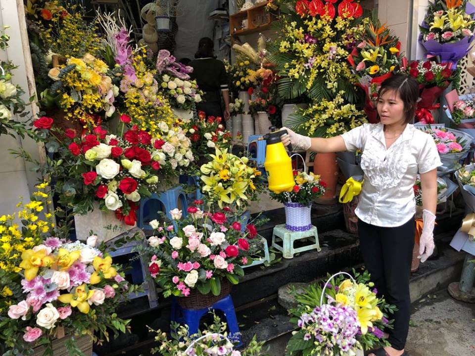 gia hoa tang tung ngay ngan hang va hieu vang tung chieu hut khach ngay 83