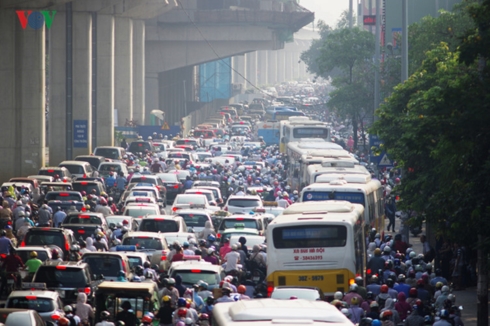 ha noi se cam xe may tren duong le van luong nguyen trai