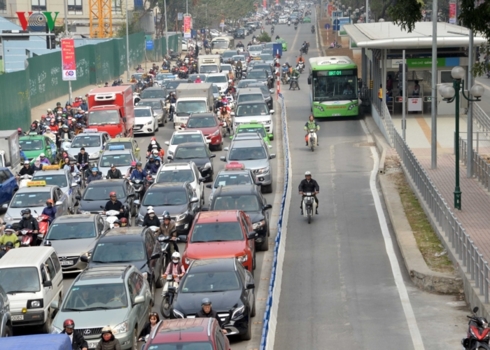 ha noi se cam xe may tren duong le van luong nguyen trai