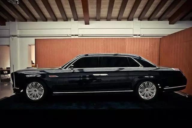 rolls royce trung quoc hongqi l4 trang bi cua mo suicide noi tieng