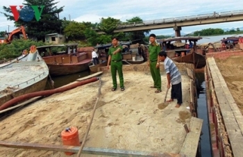 Giá cát tăng, nạn khai thác cát trái phép tràn lan