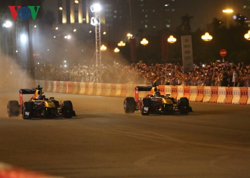 sieu pham drift chay lop cua hai quai thu f1 redbull tai ha noi