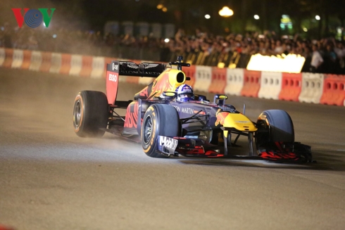 sieu pham drift chay lop cua hai quai thu f1 redbull tai ha noi