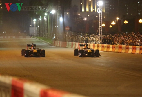 sieu pham drift chay lop cua hai quai thu f1 redbull tai ha noi