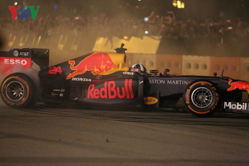 sieu pham drift chay lop cua hai quai thu f1 redbull tai ha noi