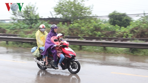 anh nguoi dan doi mua tro lai ha noi sau ky nghi le 304