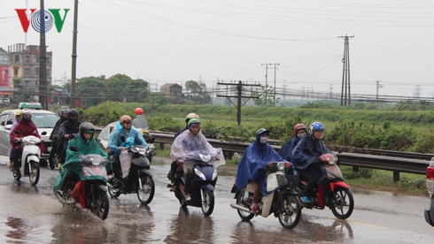 anh nguoi dan doi mua tro lai ha noi sau ky nghi le 304