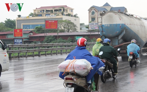 anh nguoi dan doi mua tro lai ha noi sau ky nghi le 304