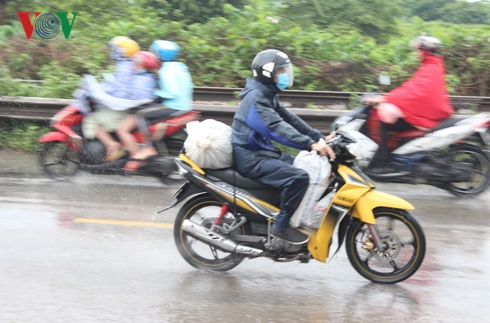 anh nguoi dan doi mua tro lai ha noi sau ky nghi le 304