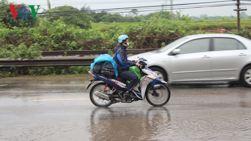 anh nguoi dan doi mua tro lai ha noi sau ky nghi le 304