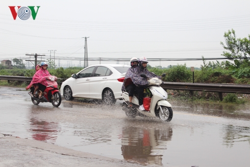 anh nguoi dan doi mua tro lai ha noi sau ky nghi le 304