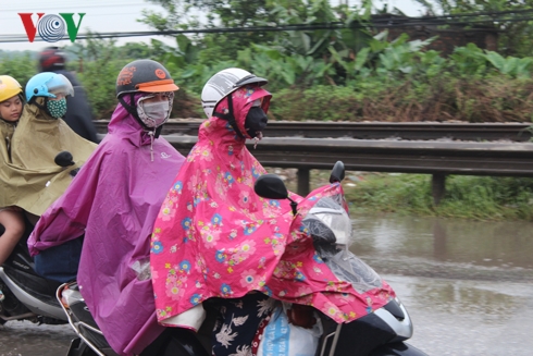 anh nguoi dan doi mua tro lai ha noi sau ky nghi le 304