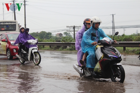 anh nguoi dan doi mua tro lai ha noi sau ky nghi le 304