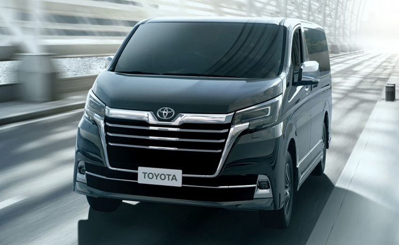 kham pha toyota granvia 8 cho vua ra mat thi truong