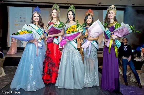 phuong khanh xuat hien quyen ru tai dem chung ket miss earth singapore 2019