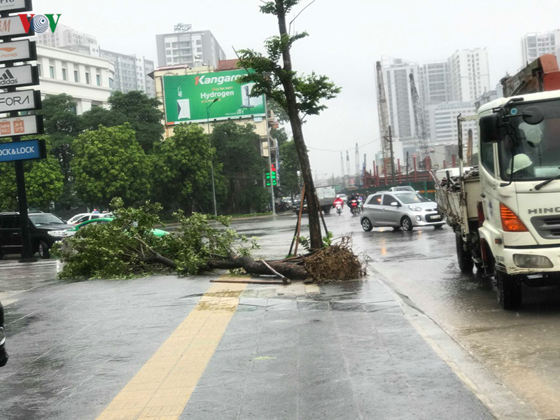 nhieu tuyen pho o ha noi menh mong nuoc