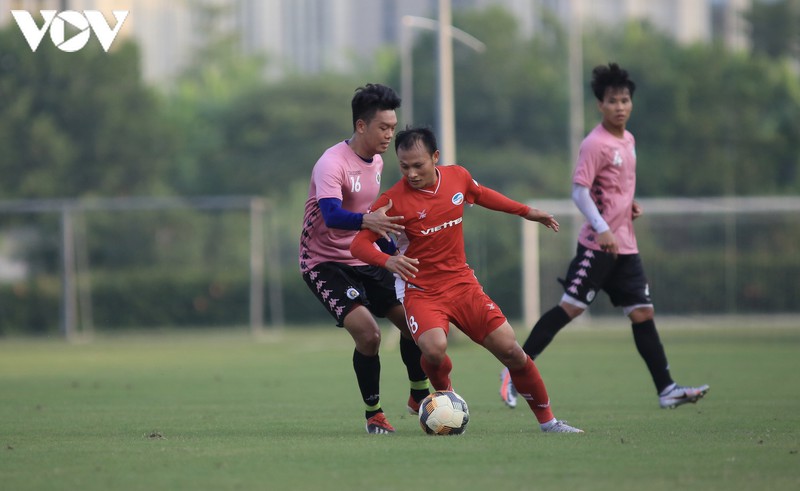 van hau &amp;quot;tai xuat&amp;quot; o vi tri trung ve giup ha noi fc da bai viettel  hinh 4