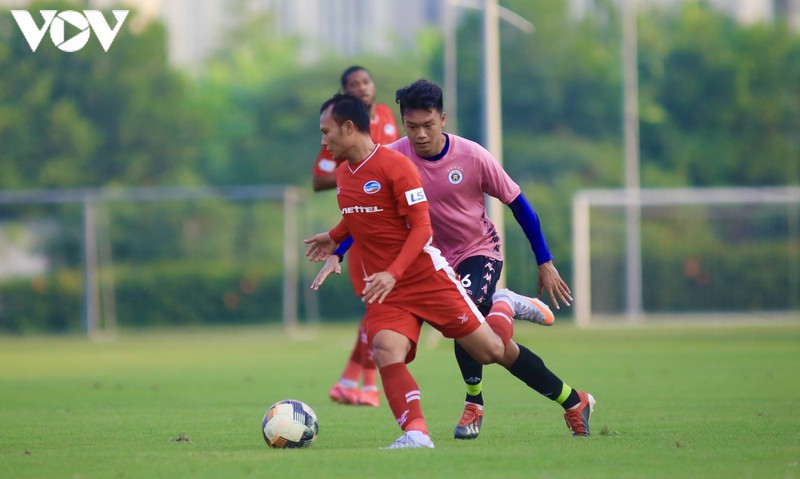 van hau &amp;quot;tai xuat&amp;quot; o vi tri trung ve giup ha noi fc da bai viettel  hinh 7