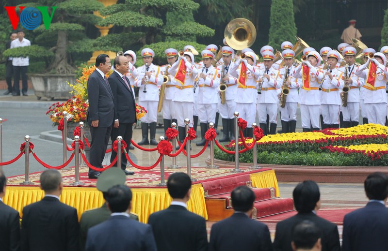 thu tuong nguyen xuan phuc chu tri le don thu tuong campuchia hun sen