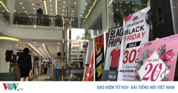 Hà Nội vắng cảnh đổ xô, chen chân mua sắm dịp Black Friday