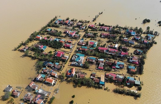 “Lũ chồng lũ, bão chồng bão” miền Trung: Đặc điểm và cách chế ngự