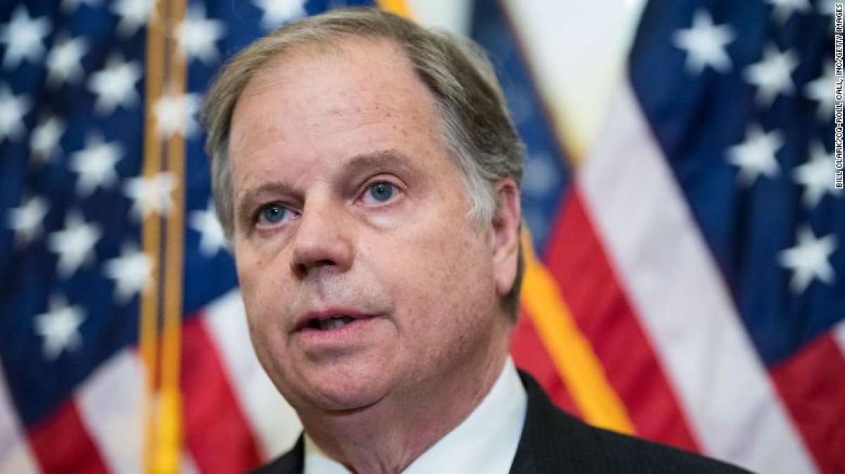 Thượng nghị sĩ Doug Jones. Ảnh: CNN