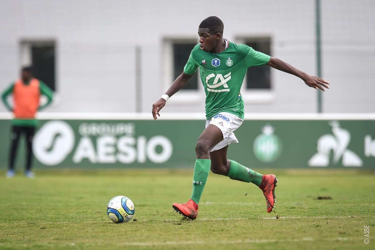 Lucas Gourna-Douath (Saint-Etienne&nbsp;- ng&agrave;y sinh 5/8/2003) - B&oacute;ng đ&aacute; Ph&aacute;p lu&ocirc;n l&agrave; nơi tiềm năng cho c&aacute;c cầu thủ trẻ thể hiện m&igrave;nh. Tiền vệ trung t&acirc;m&nbsp;Lucas Gourna-Douath d&ugrave; mới 17 tuổi nhưng đ&atilde; c&oacute; đến 8 trận ra s&acirc;n cho&nbsp;Saint-Etienne ở Ligue 1 từ đầu m&ugrave;a.&nbsp;&nbsp;