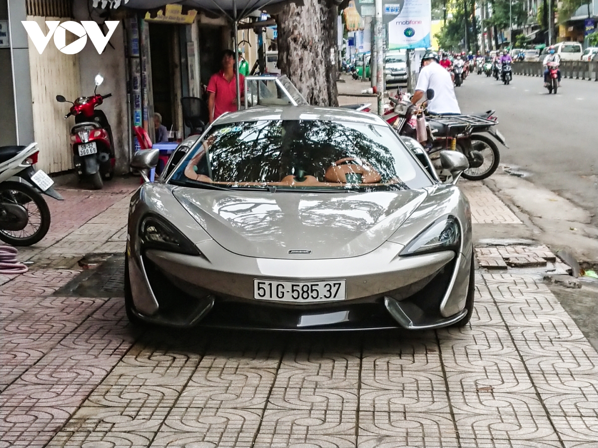 McLaren 570S với bộ mâm Forgiato tái xuất đường phố Sài Gòn