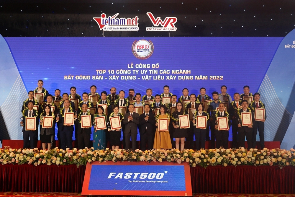 Tôn vinh Top 500 Doanh nghiệp tăng trưởng nhanh nhất Việt Nam (FAST500)