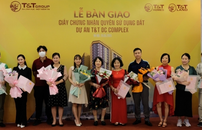 Chính thức bàn giao giấy chứng nhận quyền sử dụng đất tại T&T DC Complex