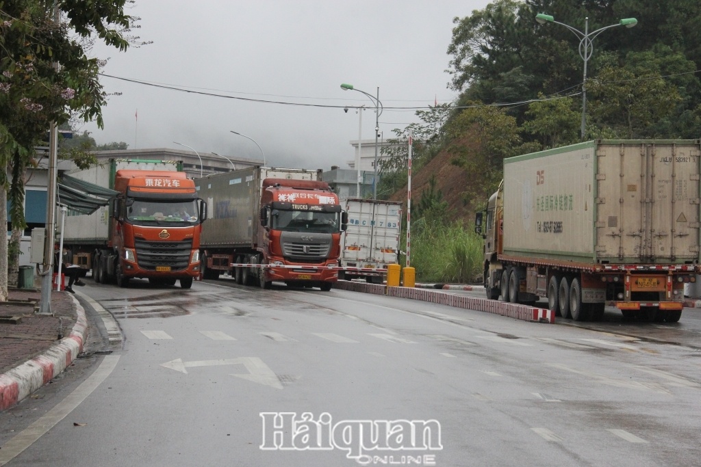 Dừng tiếp nhận phương tiện vào bãi phi thuế quan tại khu vực cửa khẩu quốc tế Hữu Nghị