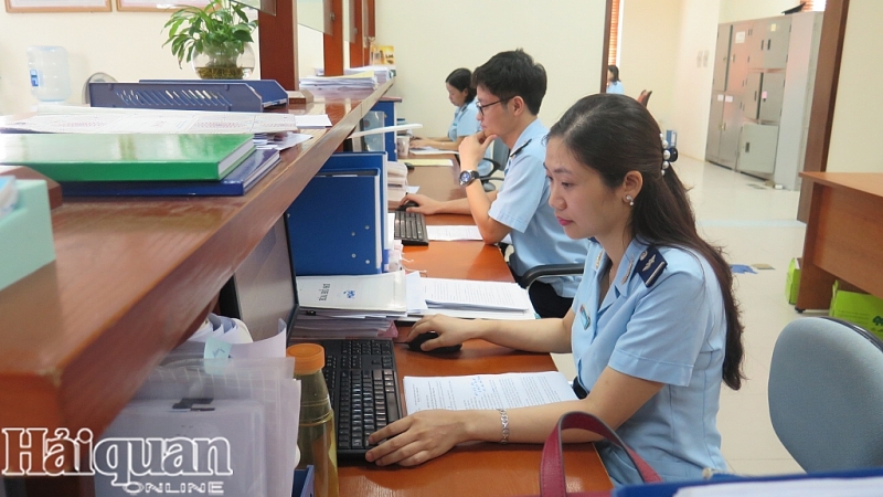 hai quan ha noi thu hut gan 150 doanh nghiep moi den lam thu tuc